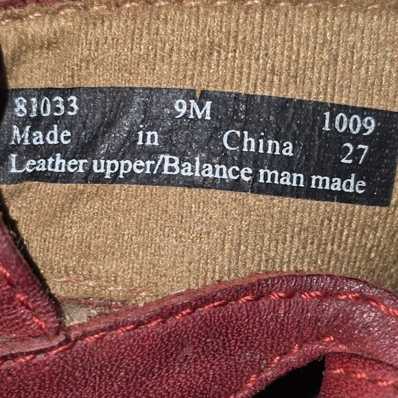 CLARKS OPEN TOED RED LEATHER SANDAL SIDE VELCRO BUCKLE WOMENS SIZE 9 EUC - Picture 3 of 7